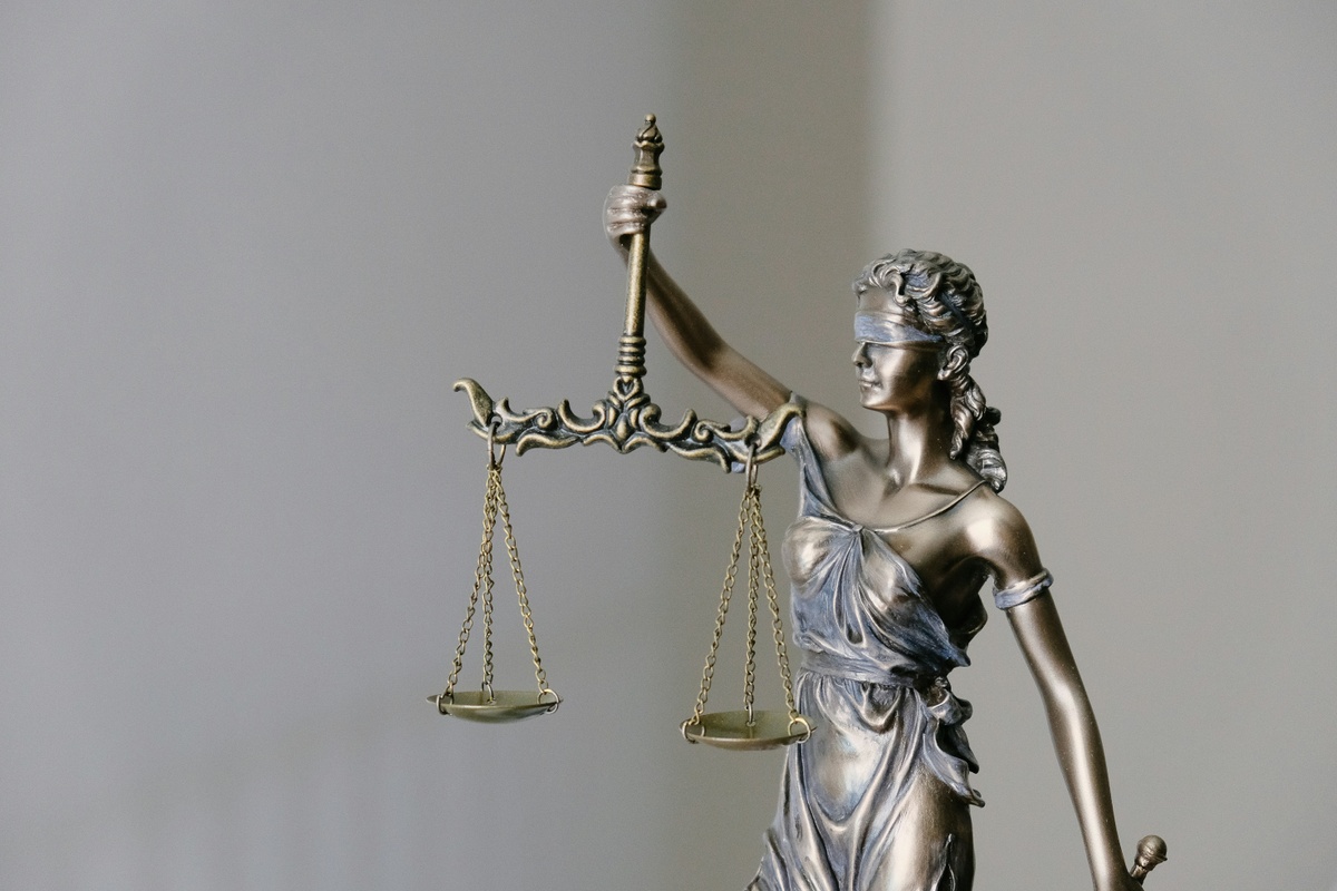 Choosing Between Roth and Traditional IRAs