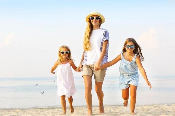 Can affluent moms give their children all the privileges of their money, without raising spoiled