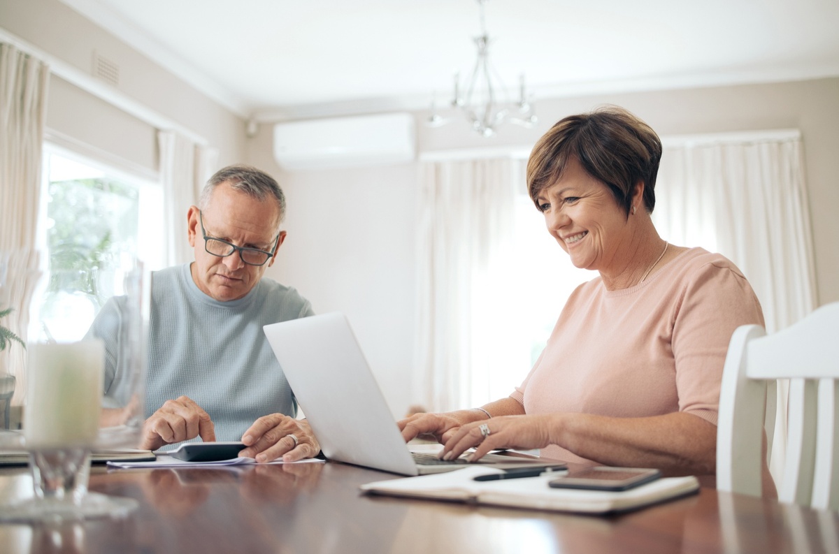 7 Ways to Stay on Track and Meet Your Retirement Goals