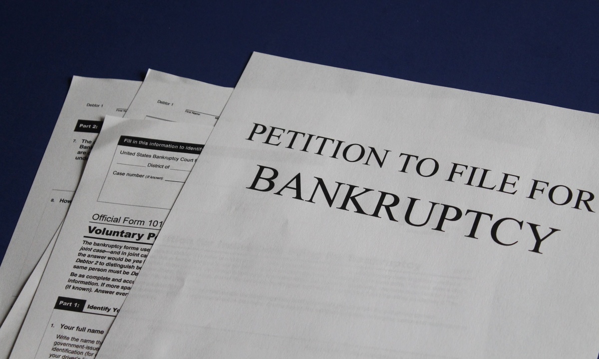 What Can Retired Investors Learn From Bank Collapses?