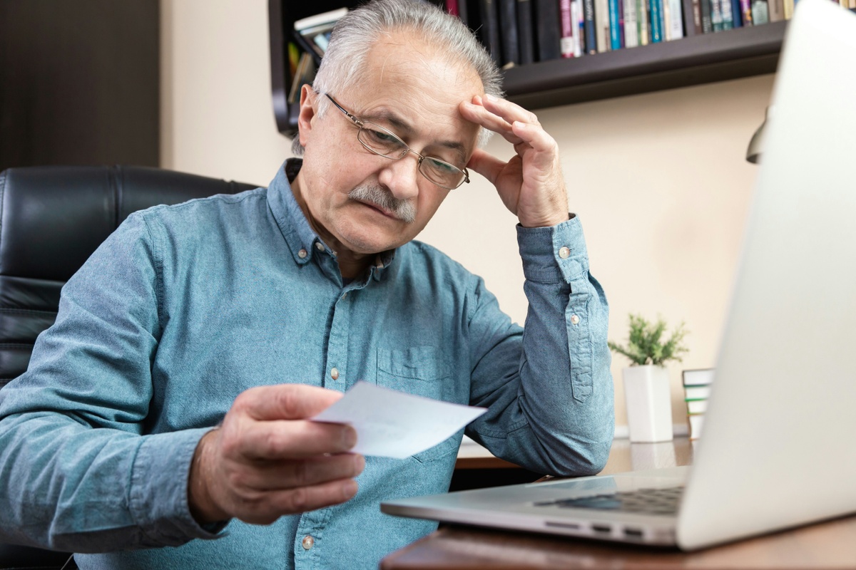 Early Signs of Financial Vulnerability to Be on the Lookout For in Retirement