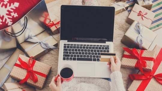 Robust Holiday Spending