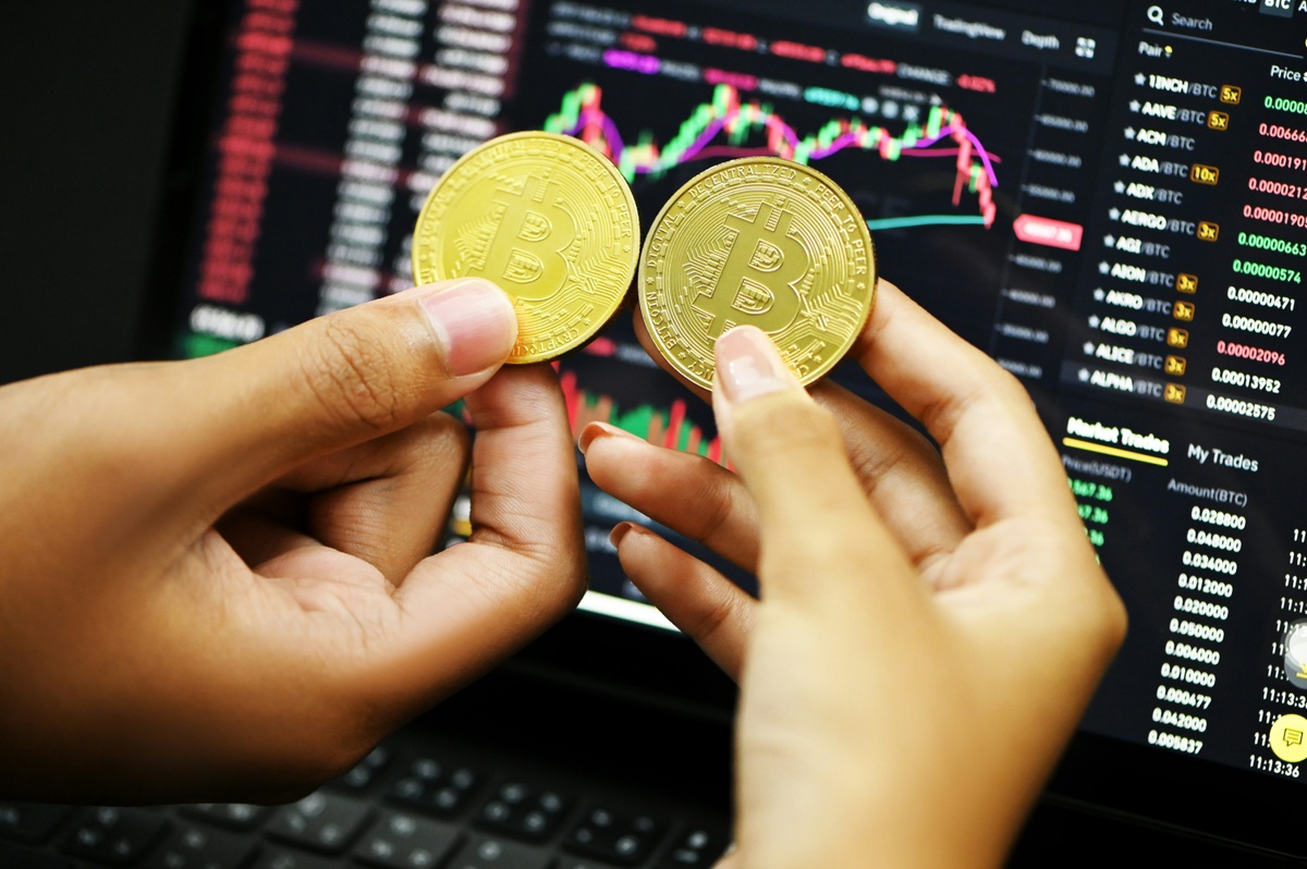 Index Funds vs. Mutual Funds: Which Is Right for You?