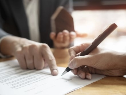 Navigating Homeowners Insurance Claims: 4 Dos and Don'ts for a Smooth Process
