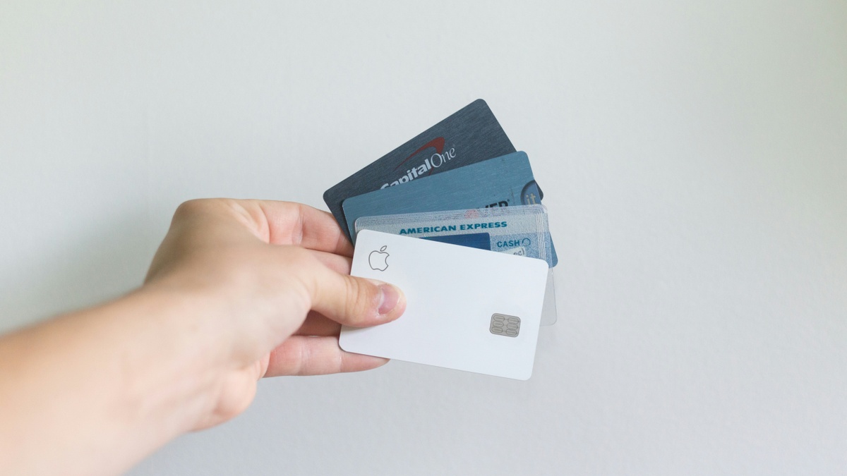5 Strategies for Avoiding Credit Card Debt as a College Student