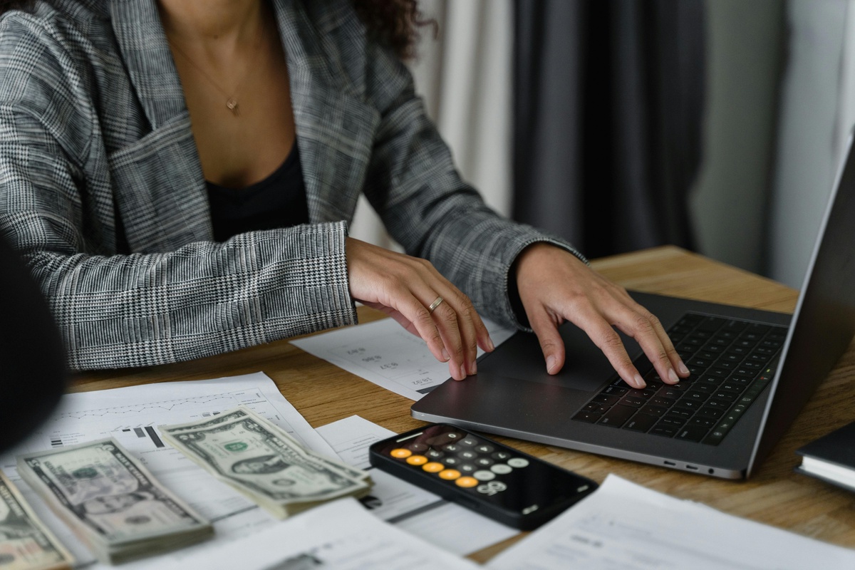 Honoring Women’s History Month: Women and Investing