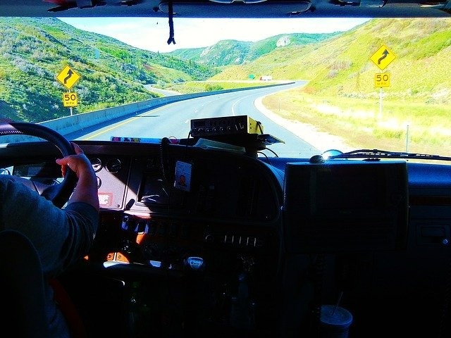 7 Important Safety Tips and Practices for Truckers