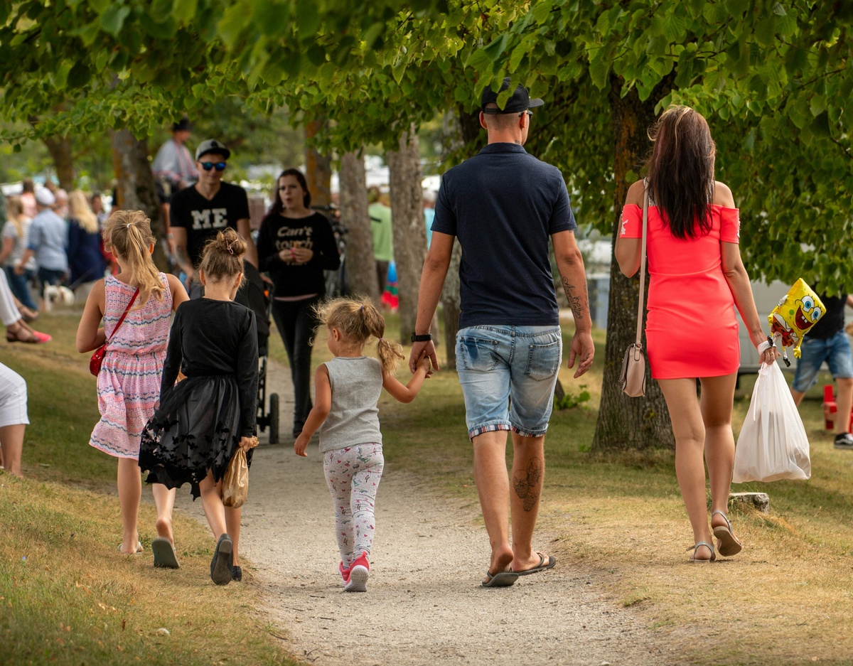 How to Talk to Your Kids About Money This Summer