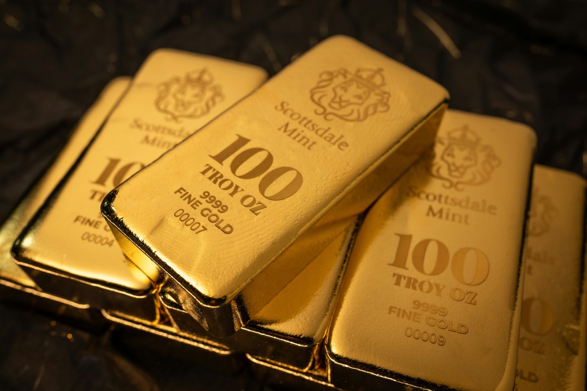 Collectibles and Precious Metals: A Balanced Perspective on Tangible Investments