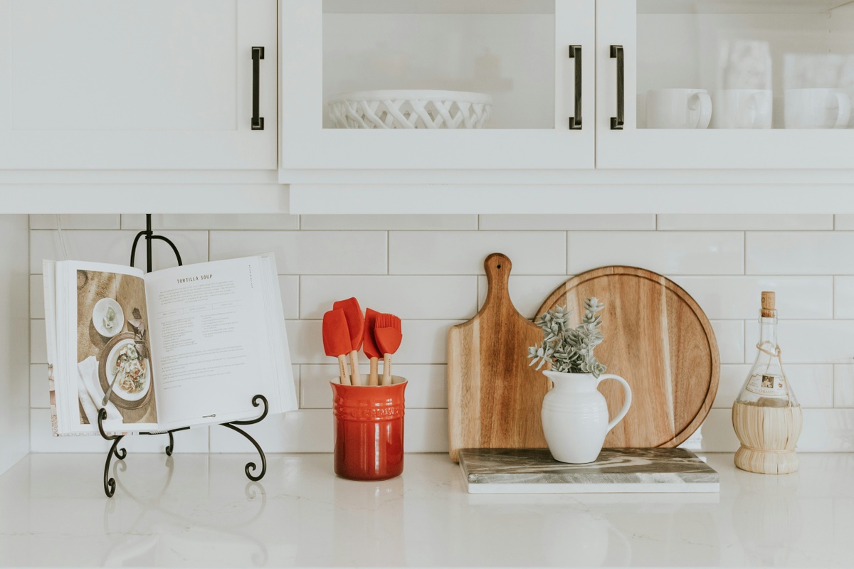The Power of Less: 8 Benefits of a Simplified Life