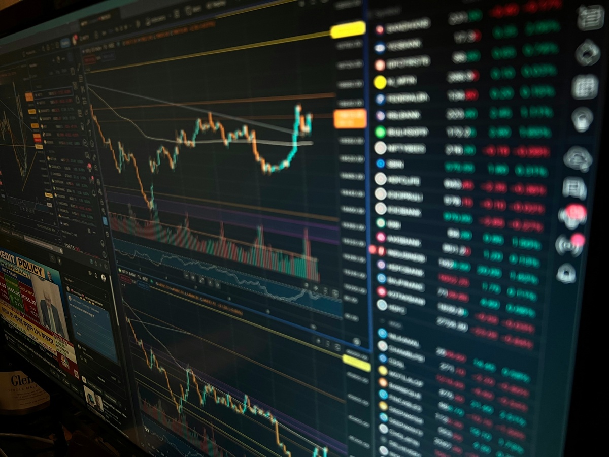 Market Review Q3: Managing Mixed Economic Indicators for Retirement Investing
