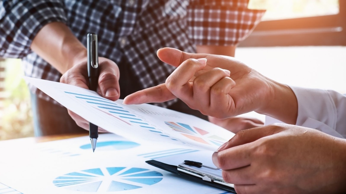 4 Reasons Not to Put Off Meeting With a Financial Planner