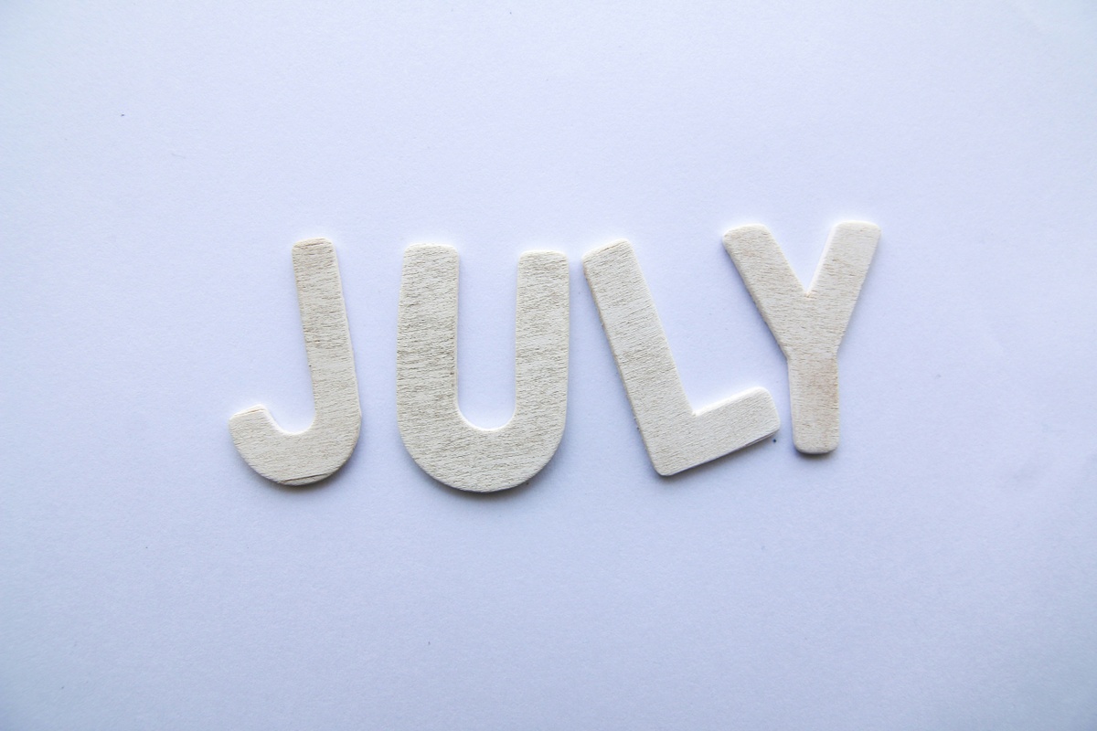 ☀️ Navigating the Summer Market | Your Mid-Year Financial Check-Up 📈