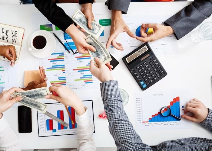 How Business Financial Services Simplify Complex Financial Decisions for Owners