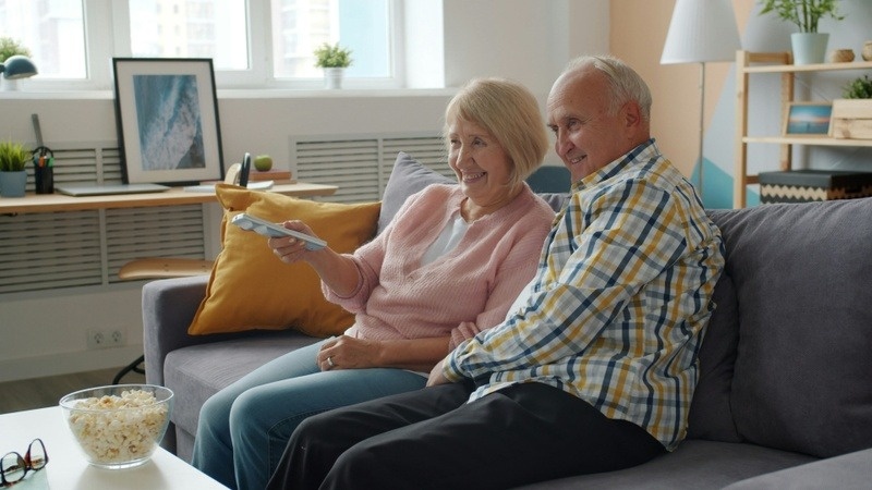 Should You Age in Place? Pros and Cons to Consider