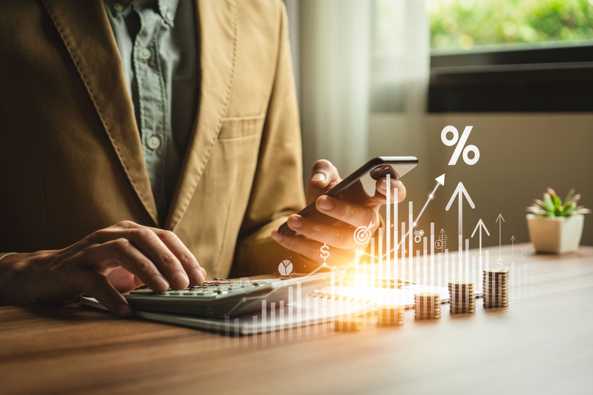 Fed Pauses in September, but Long-Term Rates Jump Again. Why?