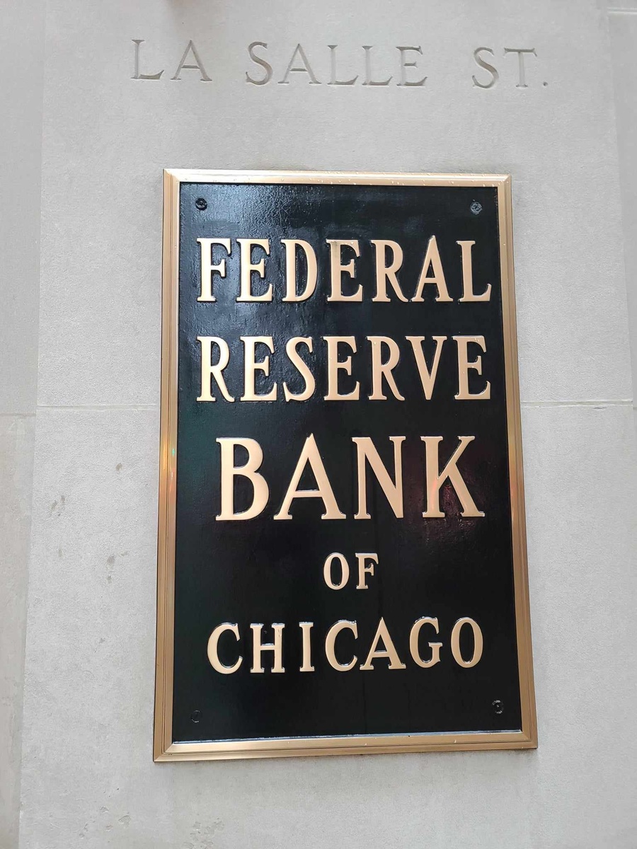 Lisa Ditkowsky Attends the Federal Reserve Bank of Chicago 37th Outlook