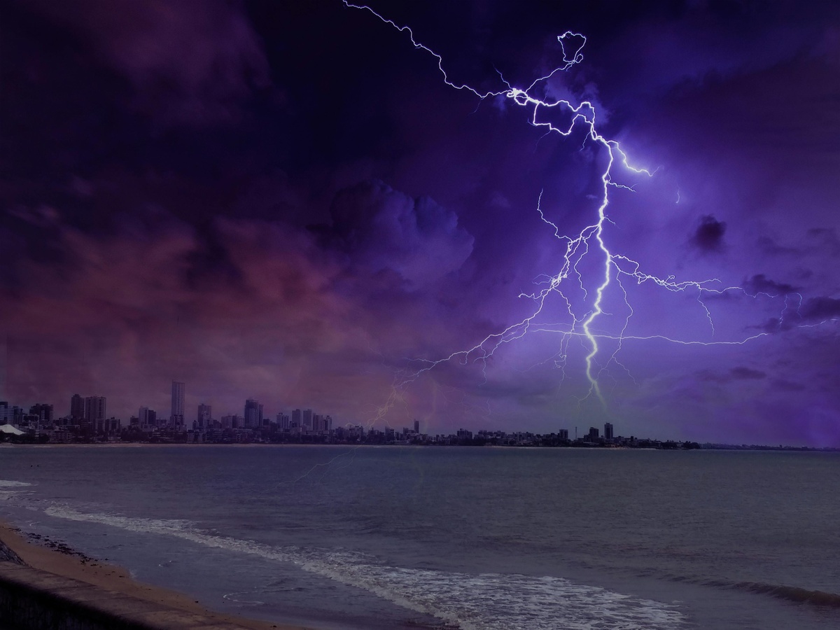 Lightning & Thunderstorm Safety