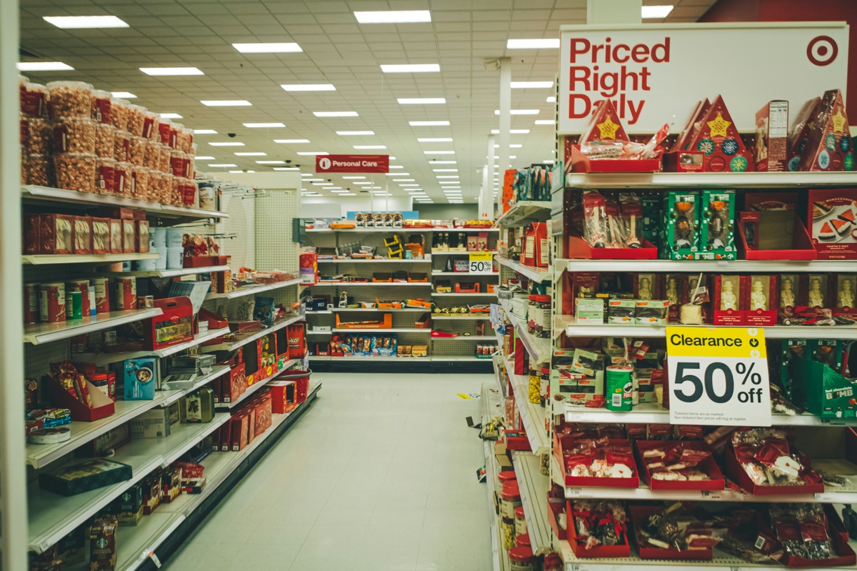The Grocery Store Squeeze: Smart Ways American Families Can Save Money on Food