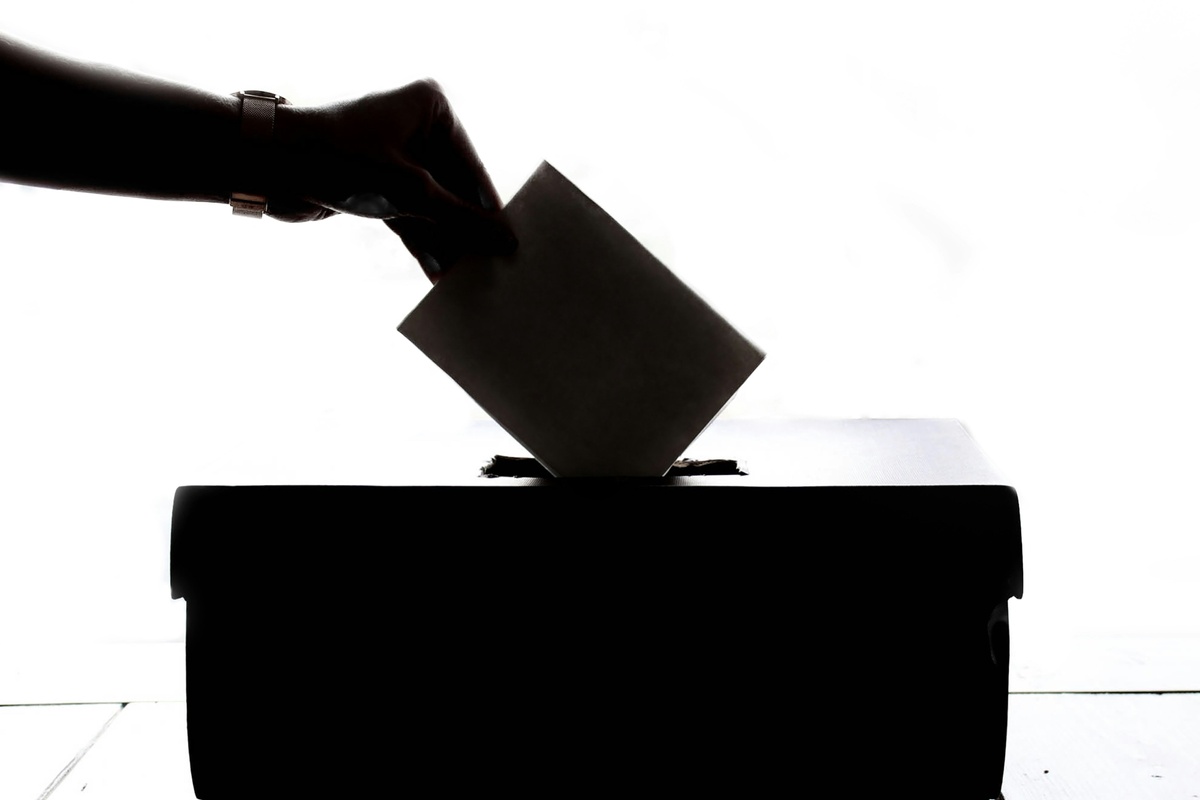 May Report: Market Trends, Economic Divergence, and Election Insights