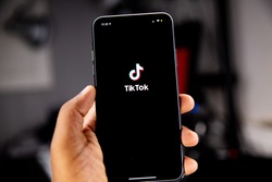 Is TikTok the New Financial Advisor?