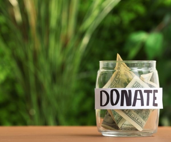 Year-End Giving Strategies: Tax-Smart Ways to Make a Difference Before December 31st