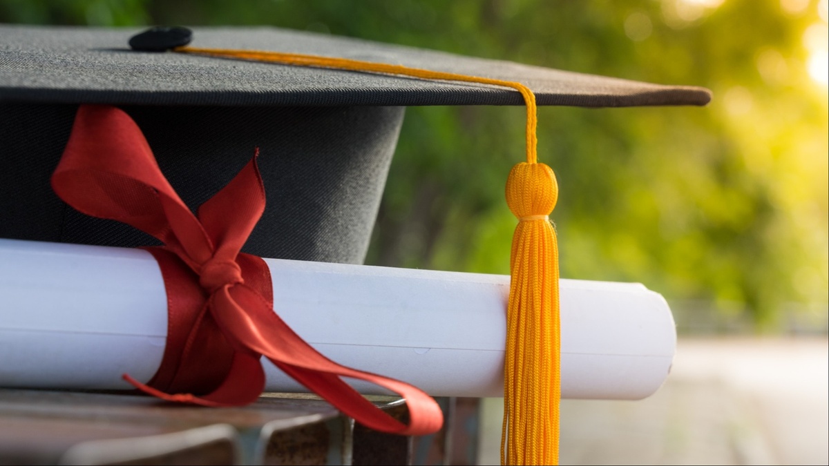 What’s the Job Market Look Like for 2025 Graduates?