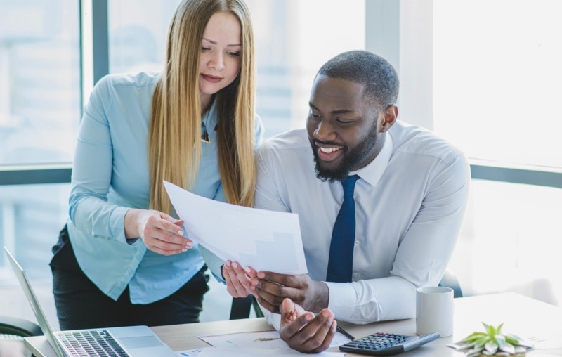 tax consultant talking with the client