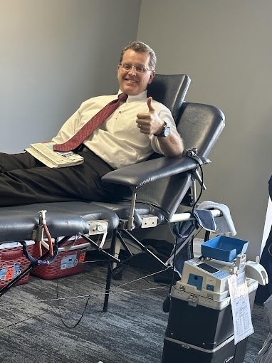 Larry Witzel donating blood