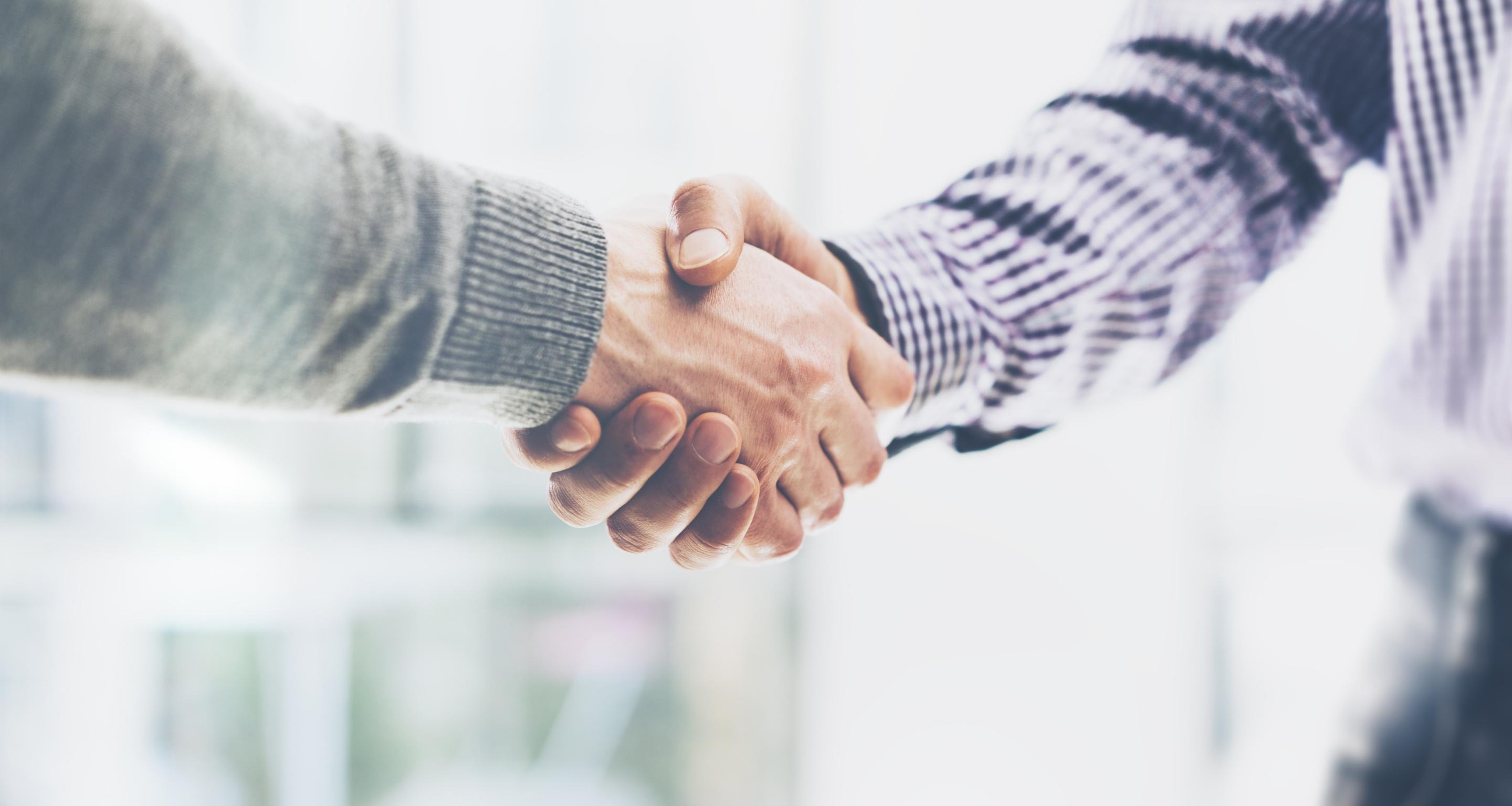 Hands Shaking : RIA-Broker-Dealer-banner