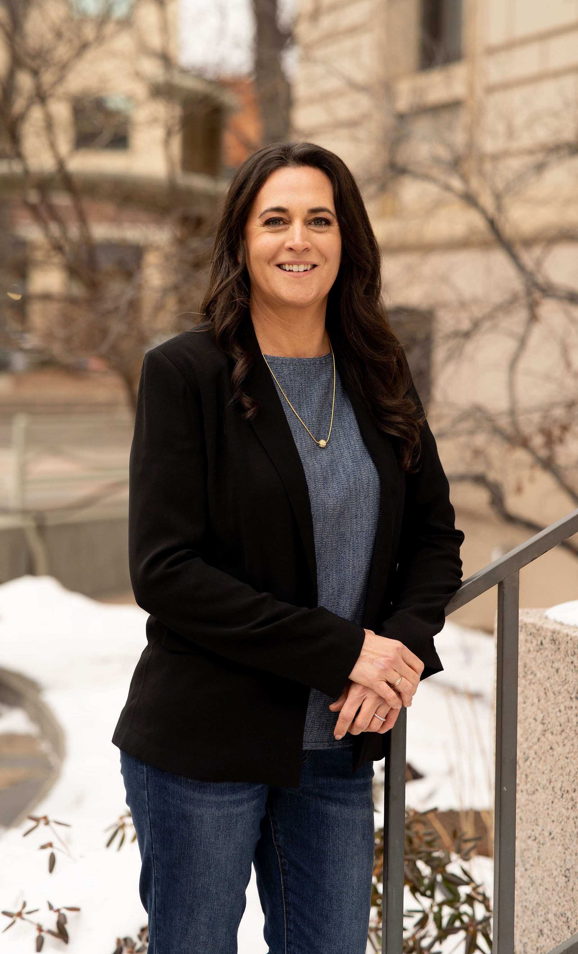 Courtney Bradshaw<br/><sup><span style="font-weight: 400;" data-mce-style="font-weight: 400;">wealth advisor</span></sup>
