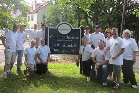 2013 - Volunteers are all thumbs… green thumbs