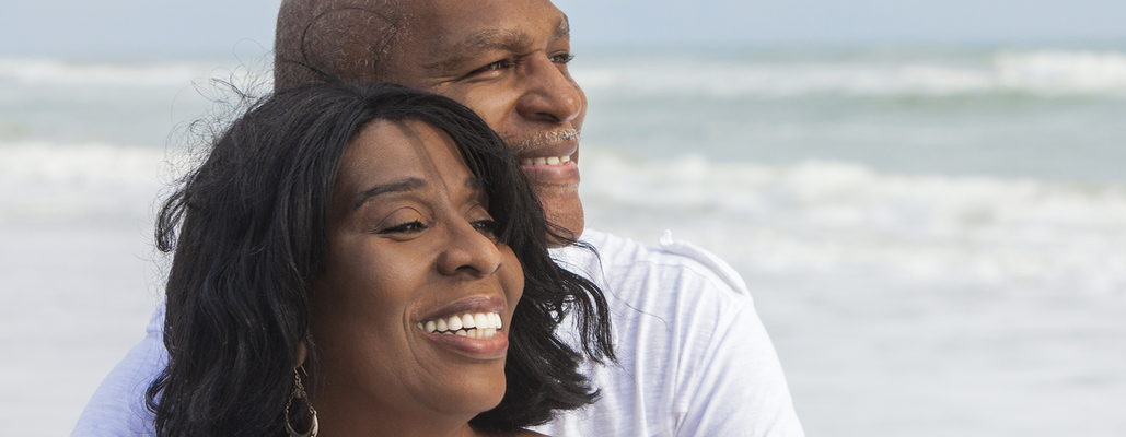 couple-in-eachothers-arms