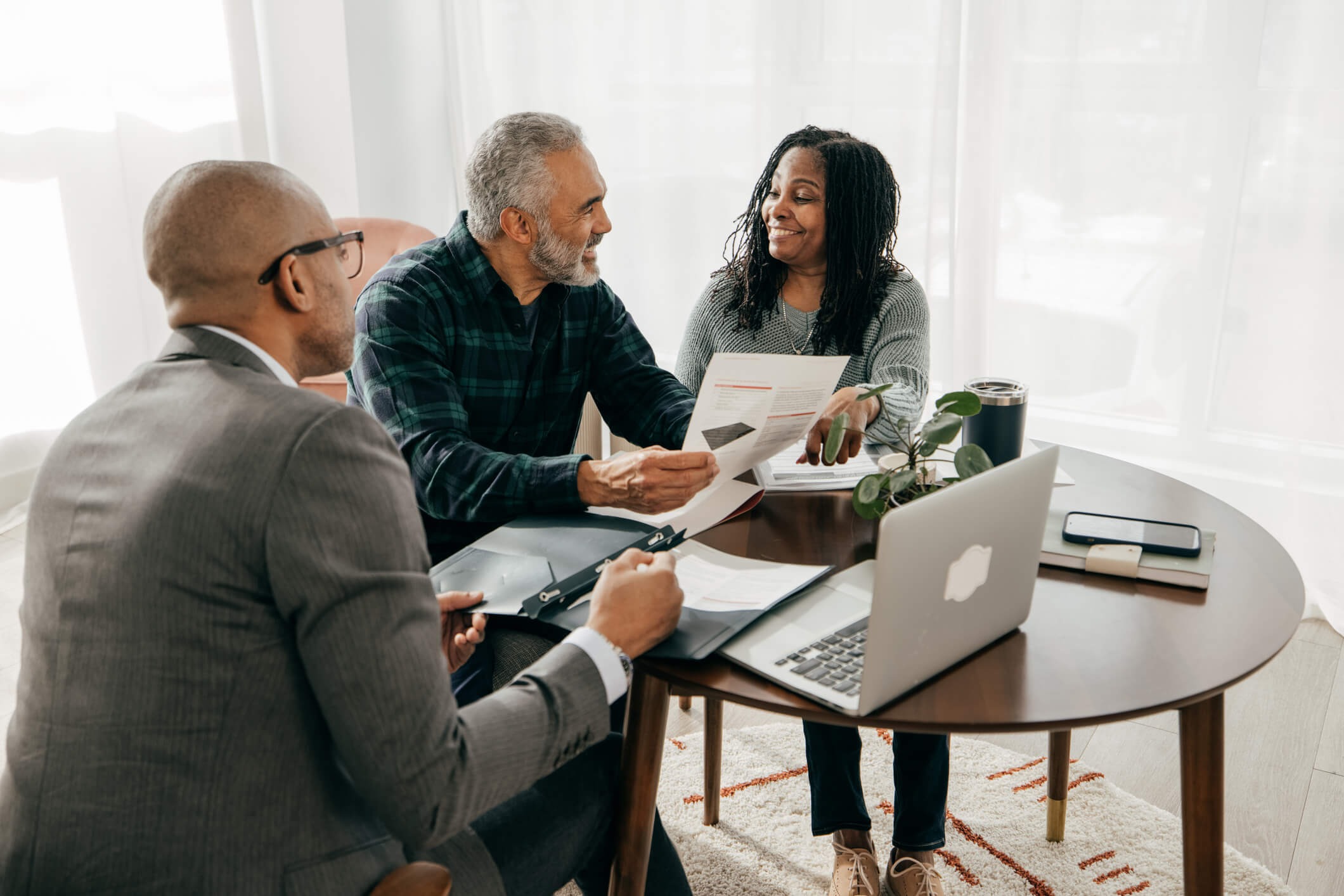 Manage your retirement savings by consolidating your accounts to one place.