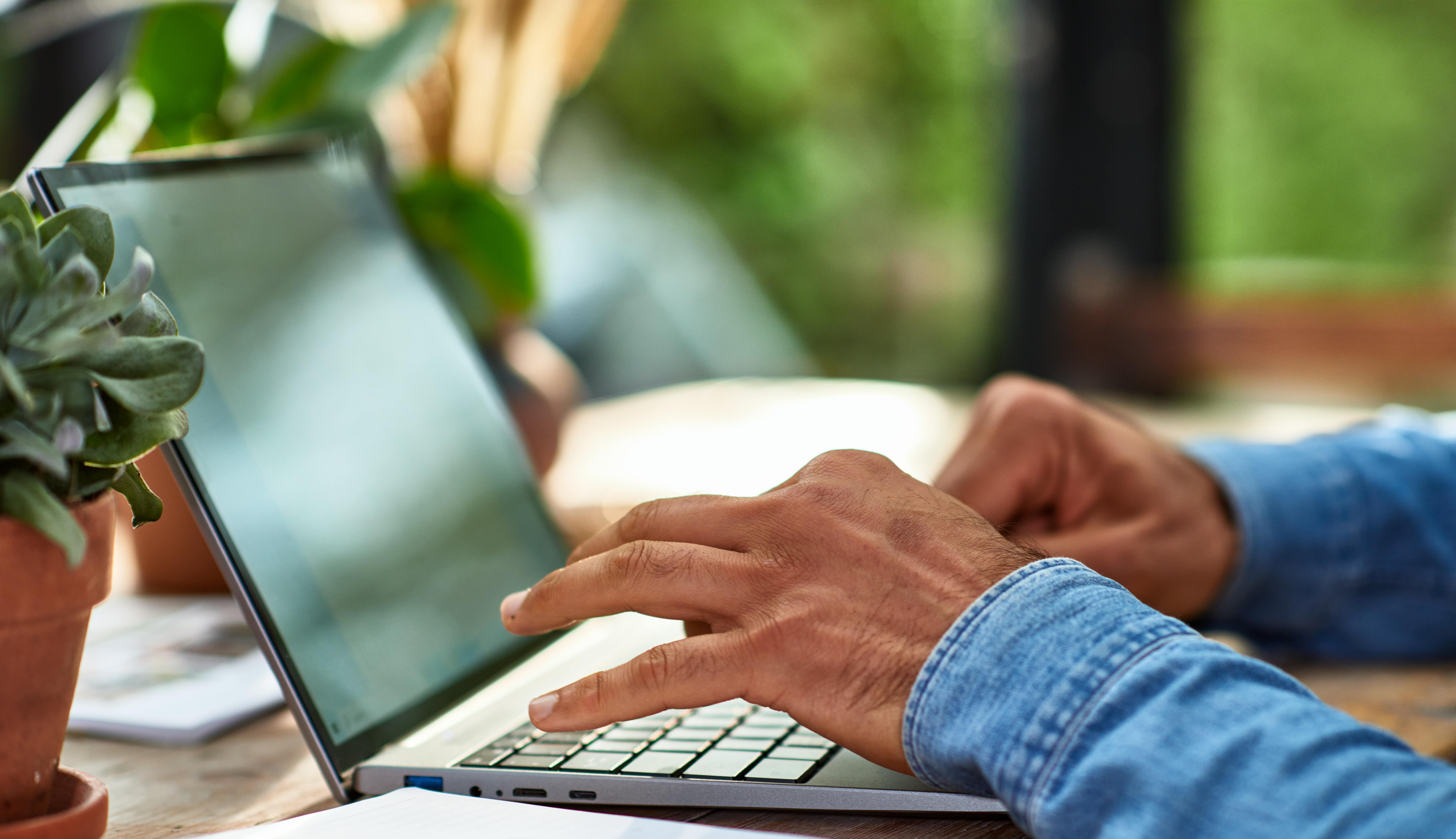 Speak with a local advisor to learn how<strong> we help you reach your goal.</strong>