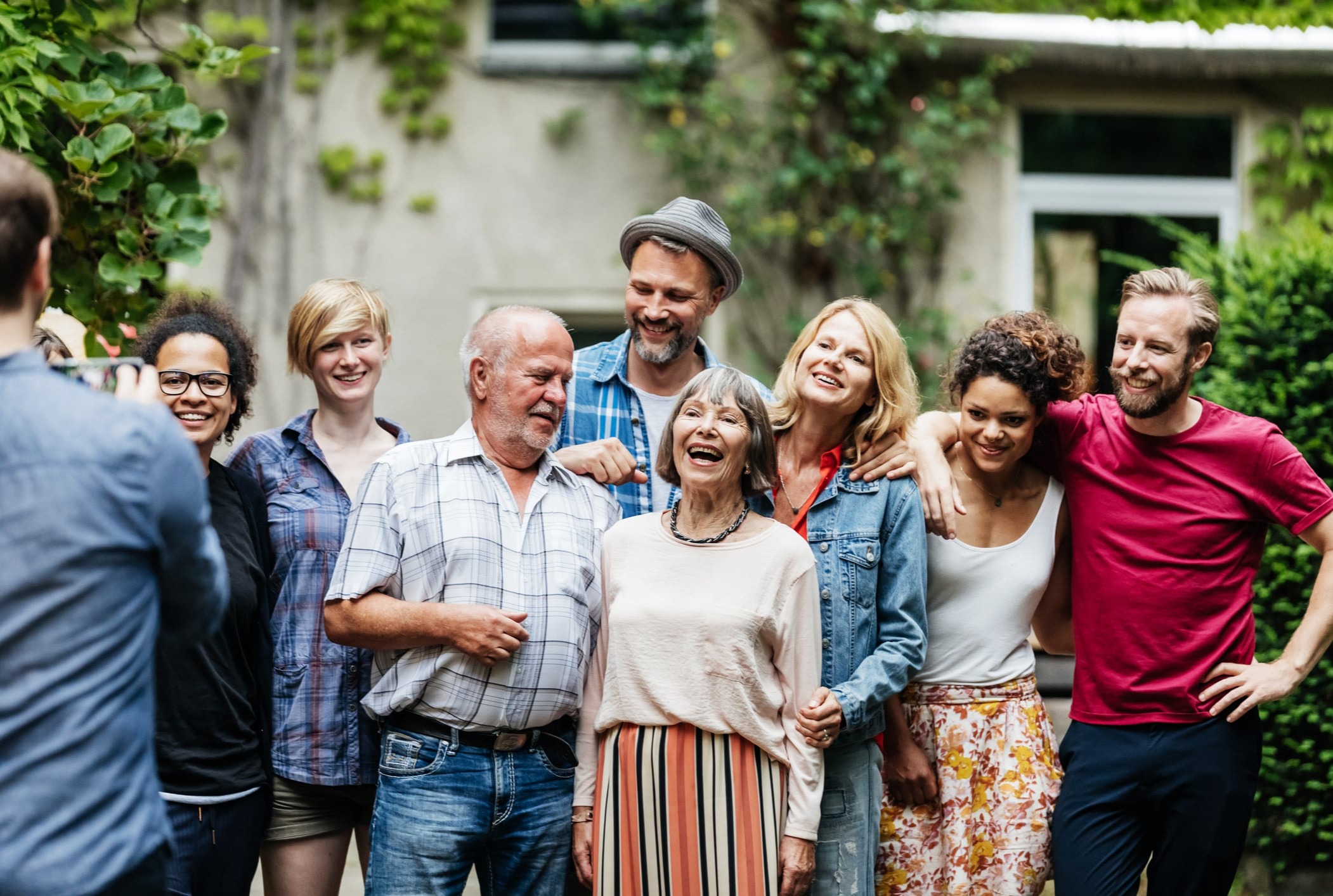 Speak with a neighborhood advisor to learn how<strong> we help you reach your goal.</strong>