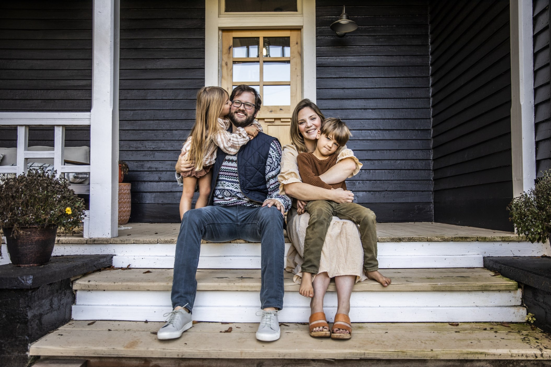 Speak with a neighborhood advisor to learn how <strong>we help you reach your goal.</strong>