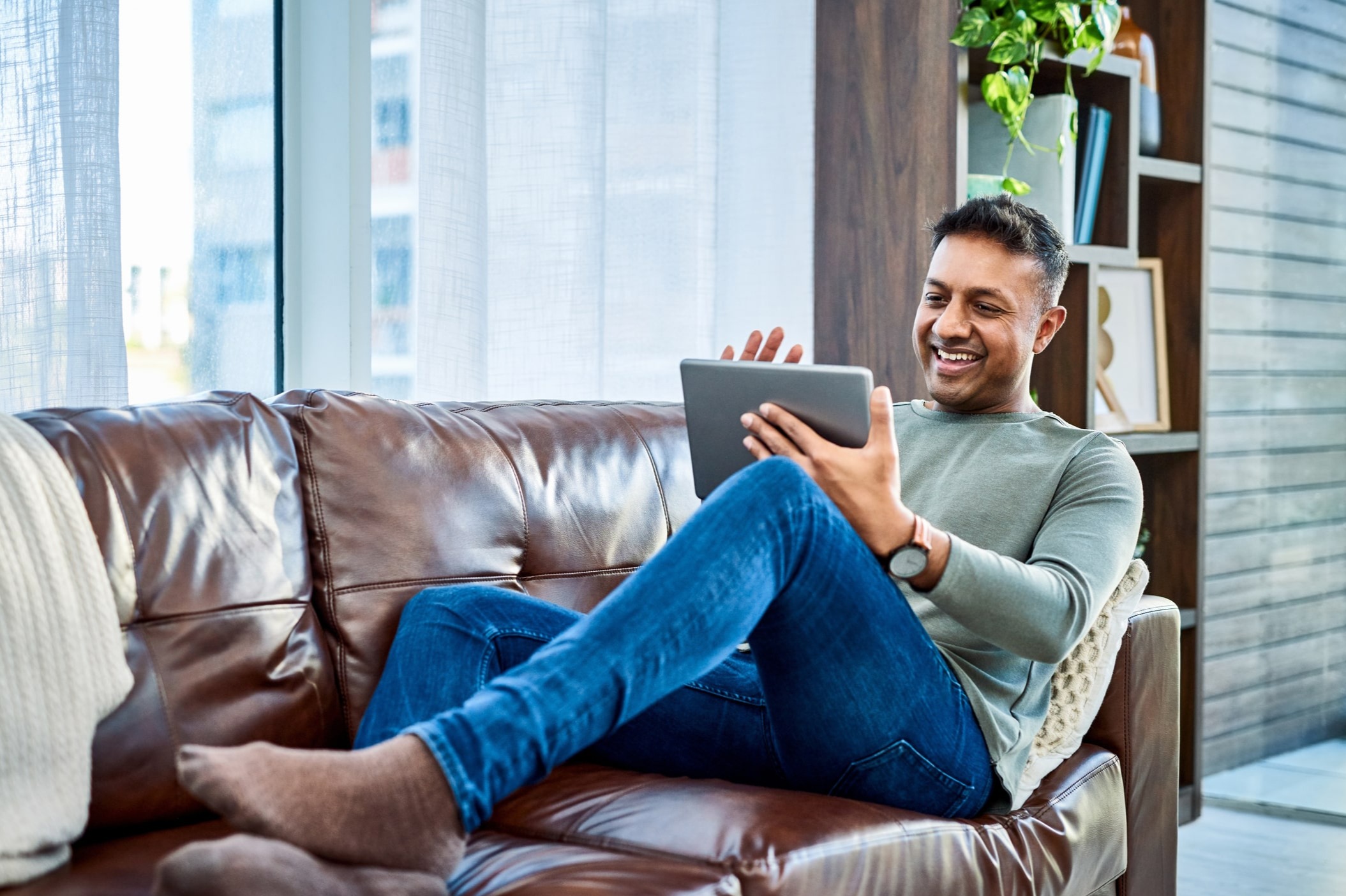 Speak with a neighborhood advisor to learn how<strong> we help you reach your goal.</strong>