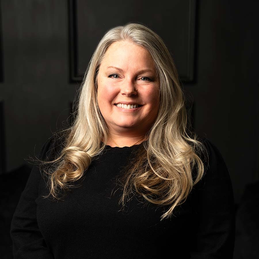 Tracy Adam-Hinphy Headshot