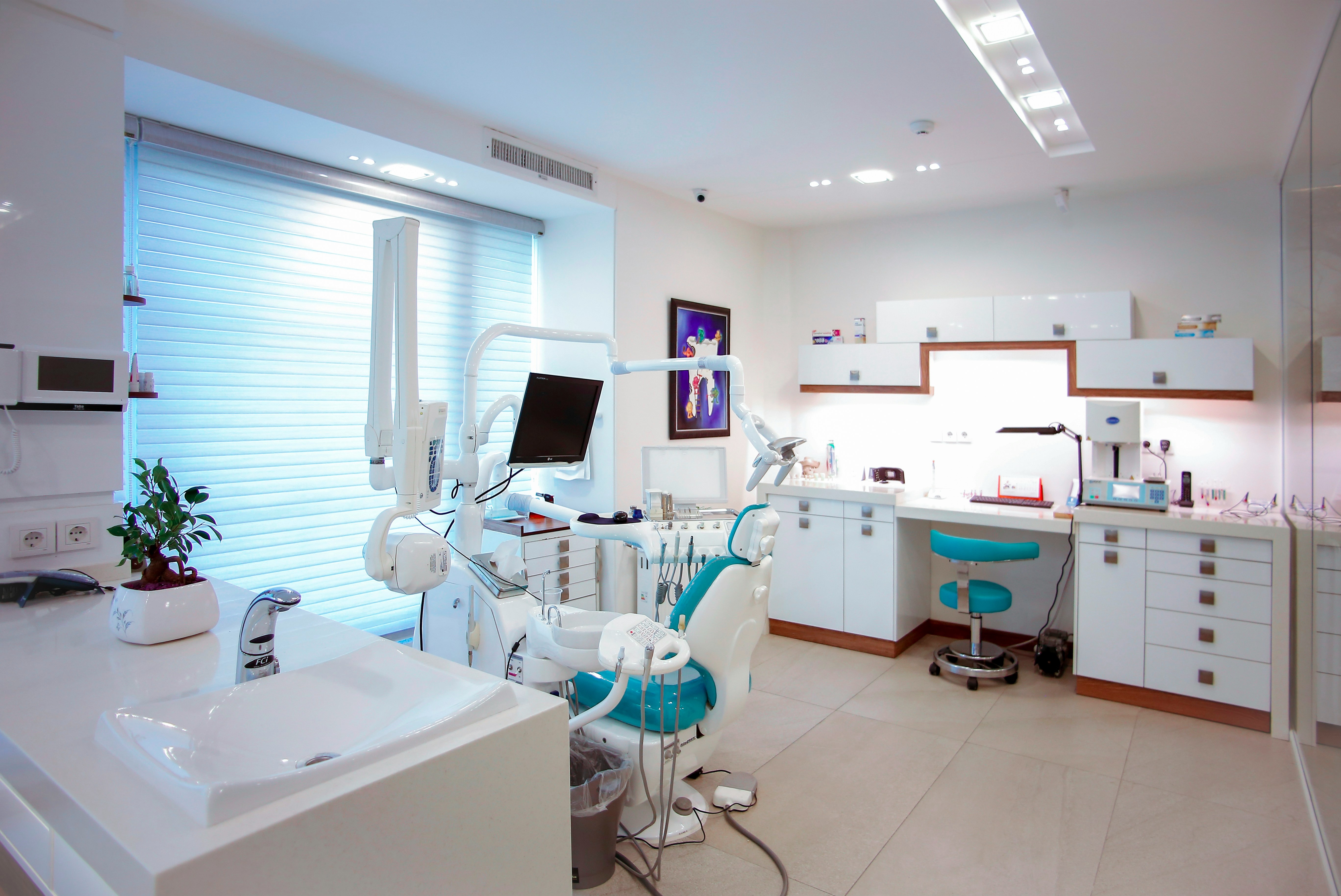 Institutional-Level Benefits. Boutique Advisory.<br/>Dental-Focused Strategy.