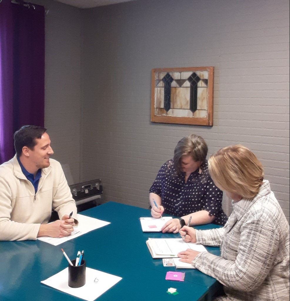 Speak with a neighborhood advisor to learn how<strong> we help you reach your goal.</strong>