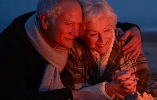senior-couple-night
