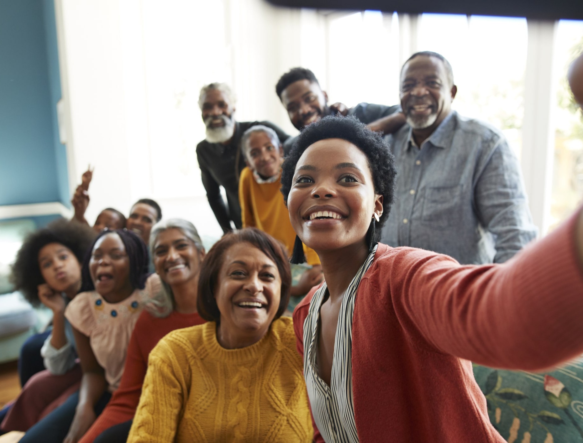 Speak with a neighborhood advisor to learn how<strong> we help you reach your goal.</strong>