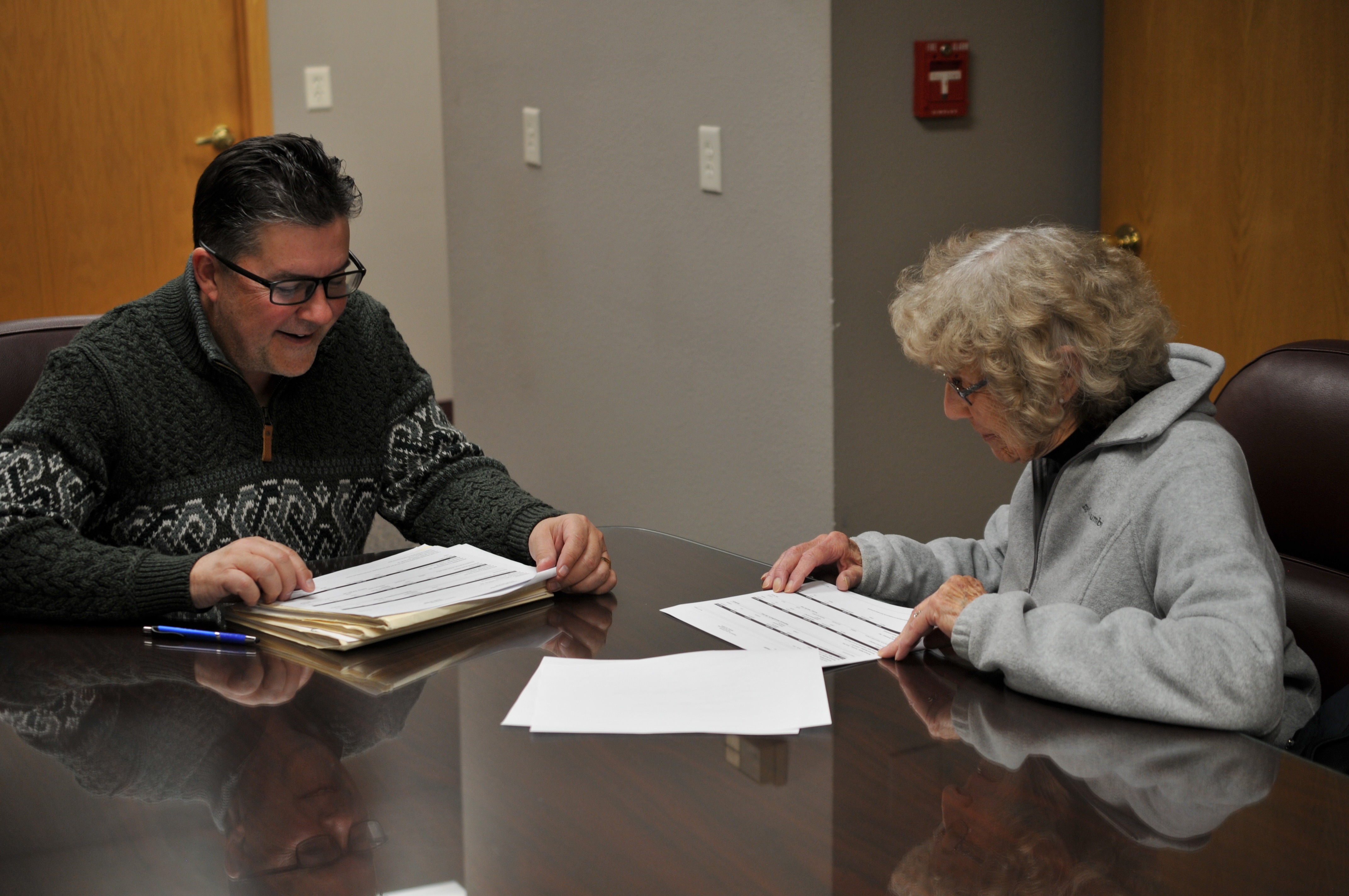 Speak with a neighborhood advisor to learn how<strong> we help you reach your goal.</strong>