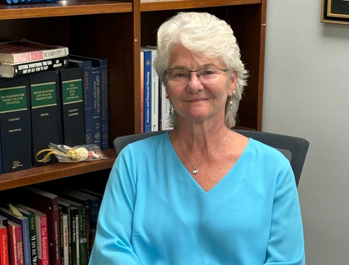 Gayle M. Jendzejec, Presidenta                                       <br/>