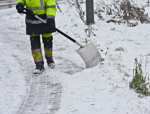 Snow Shoveling <br/>Safety Tips