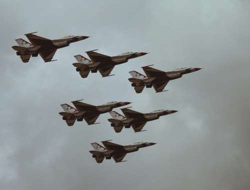 Reading Markets Through the Noise of War