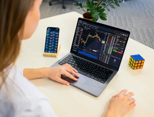 Custom & Active <br/>Independent Asset <br/>Management