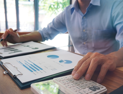 Do Our Biases Affect Our Financial Choices?