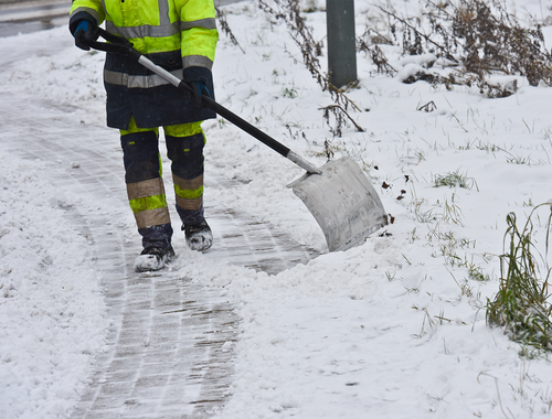 Snow Shoveling <br/>Safety Tips